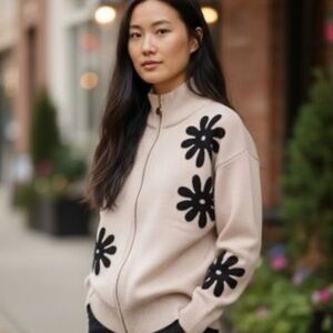 Sioni Cream Full Zip Cardigan Sweater Women's Black Flowers Daisies